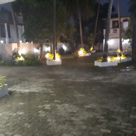 The Kingston Hotel Kiribathgoda Exterior photo