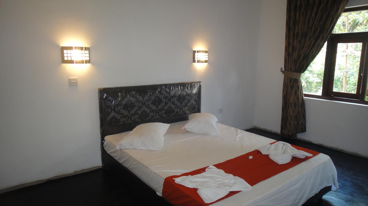 The Kingston Hotel Kiribathgoda Exterior photo